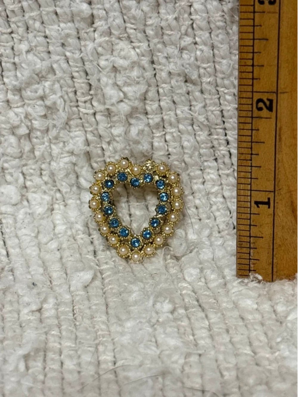 Heart shaped rhinestone and pearl brooch